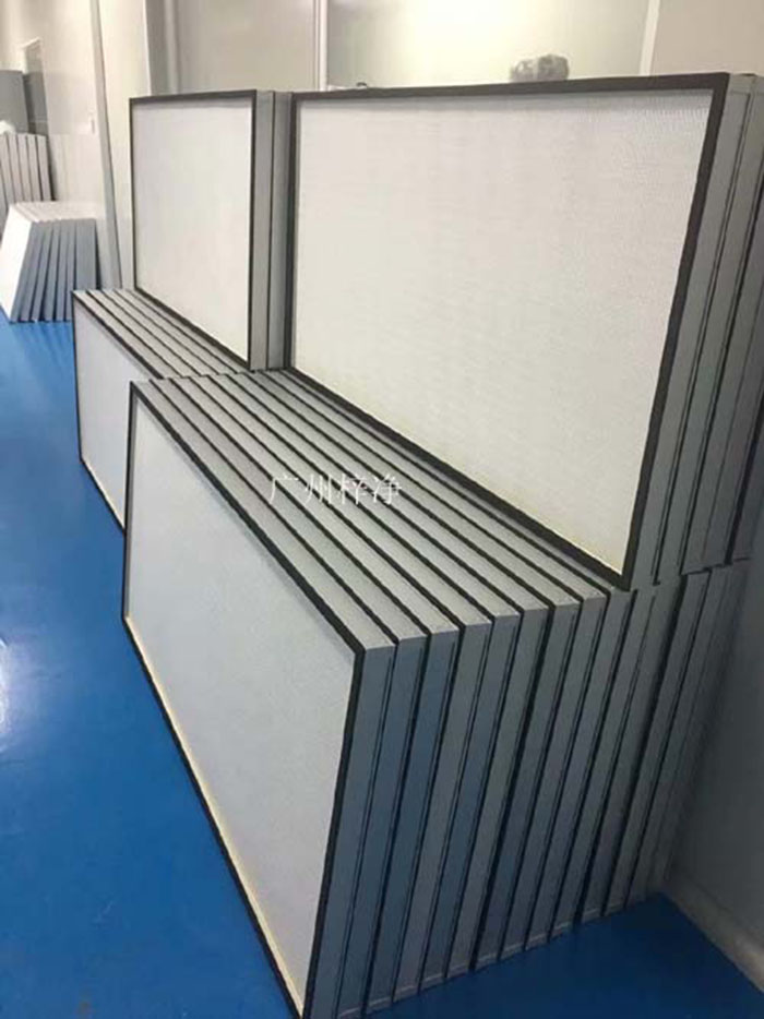 ULPA級超高效空氣過濾器適用于10000級-100級潔凈系統(tǒng)，空調(diào)系統(tǒng)，因此產(chǎn)品已廣泛應(yīng)用于電子、微電子、半導(dǎo)體、光器件、生物和醫(yī)藥線路、照相機(jī)和光學(xué)儀器、精密機(jī)械等多個領(lǐng)域。