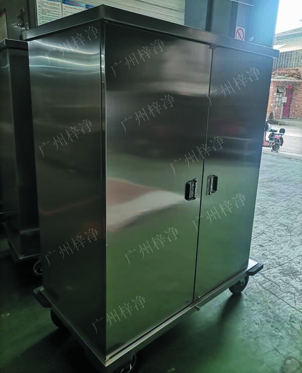 一次性物品電動轉(zhuǎn)運車采用304拉絲不銹鋼板面板厚度：≥1.2mm,表面作拉絲亞光處理。